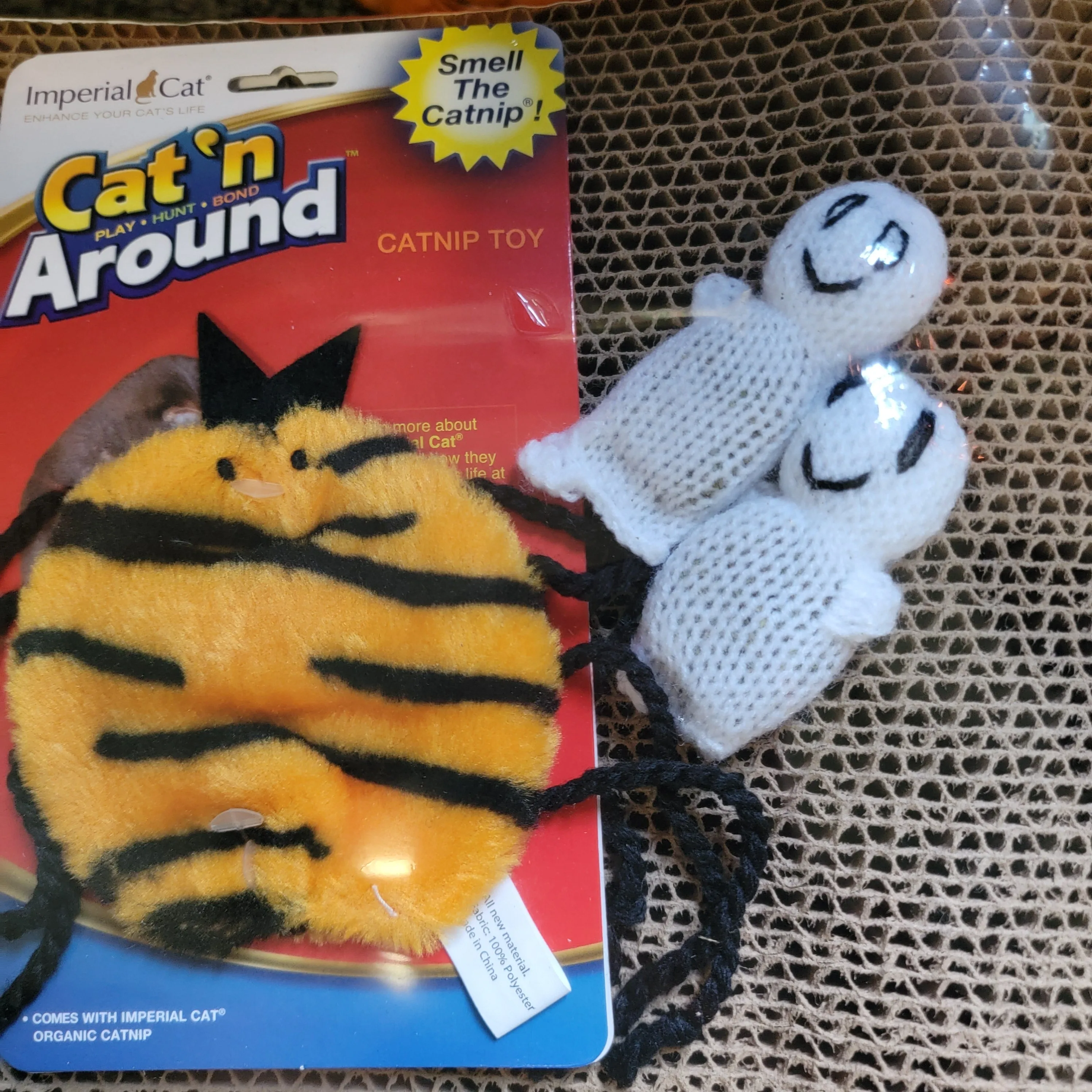 2 in 1 Halloween Cat Scratcher Gift Set