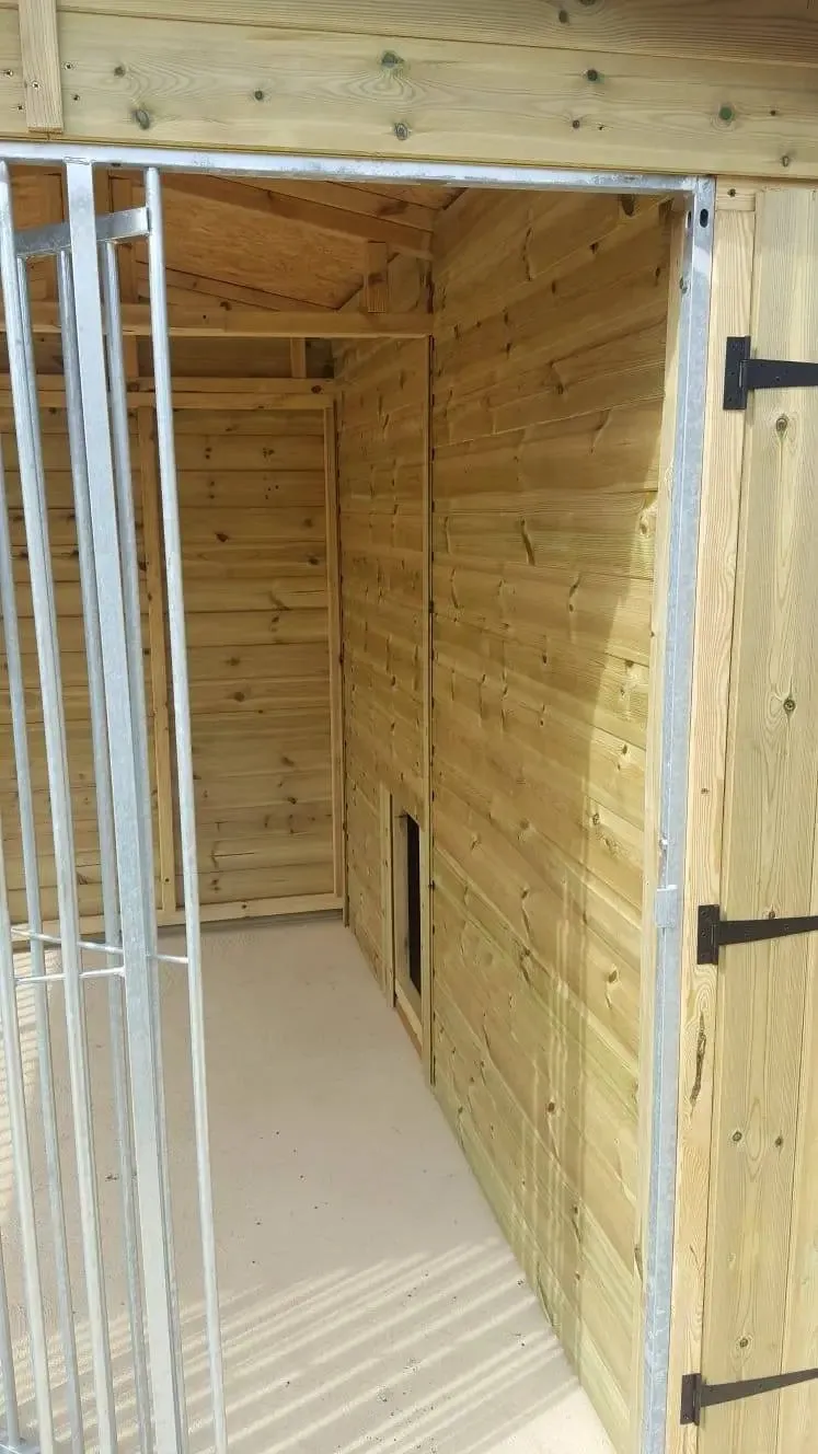 Benchmark Dog Kennel with Apex Roof - Single 12 x 10ft, Premium Wood Range