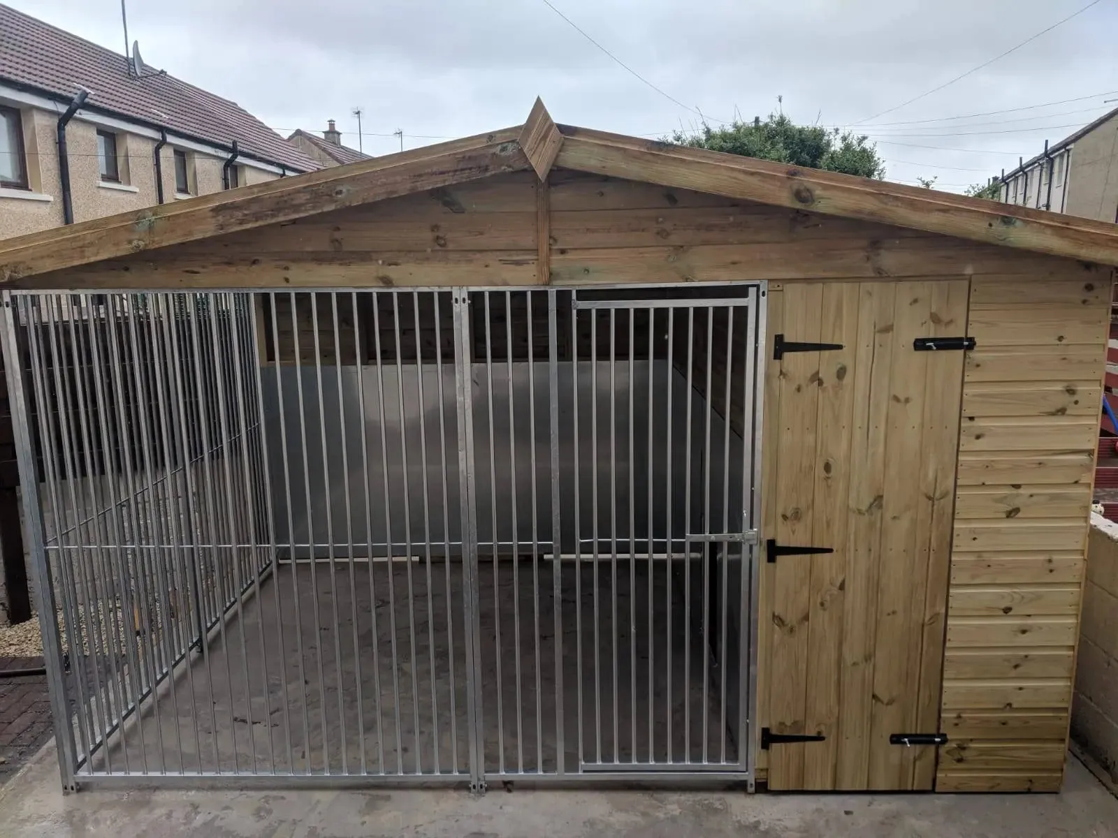Benchmark Dog Kennel with Apex Roof - Single 12 x 10ft, Premium Wood Range