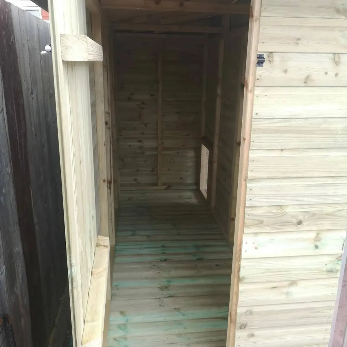 Benchmark Dog Kennel with Apex Roof - Single 12 x 10ft, Premium Wood Range