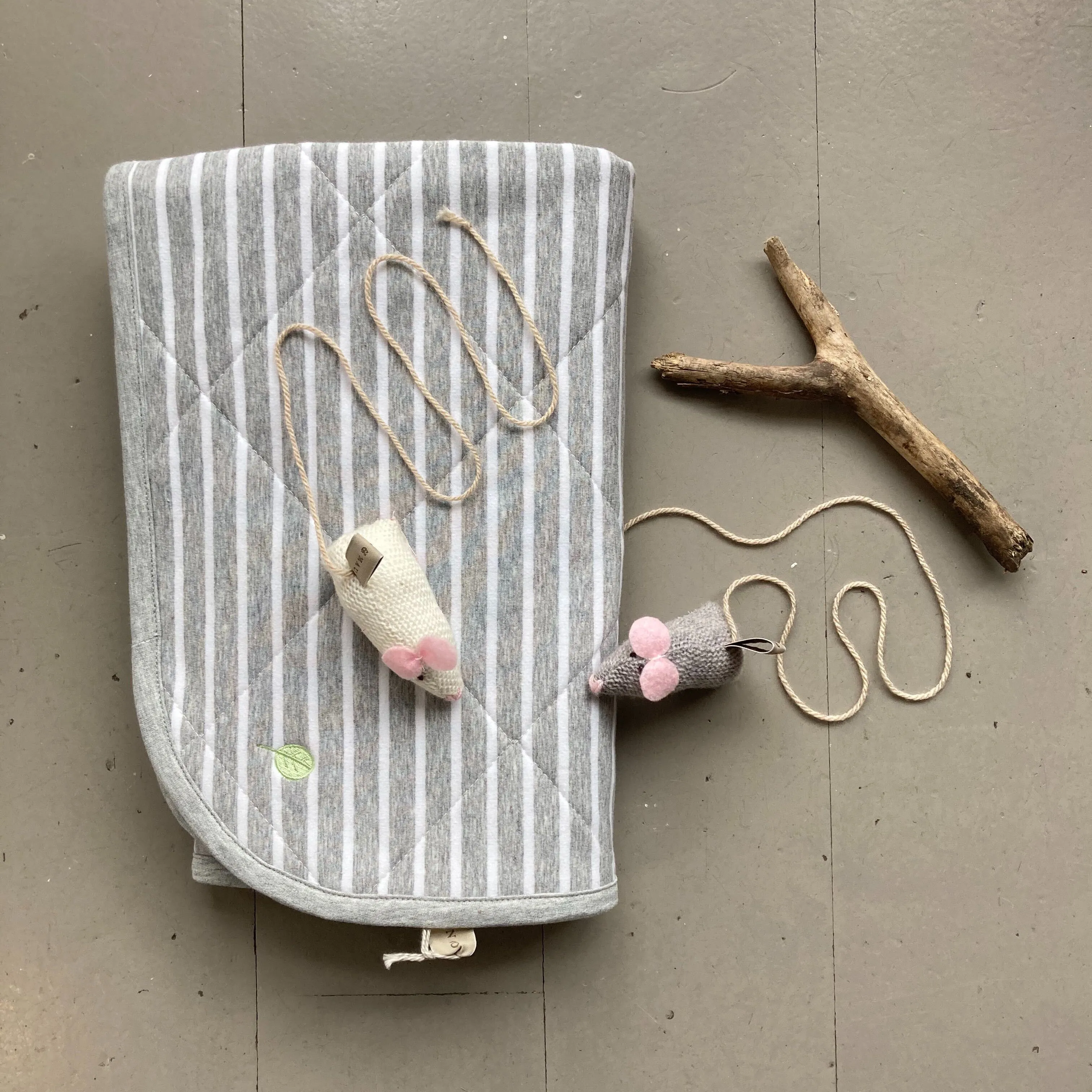 Knitted Mouse Cat Toy