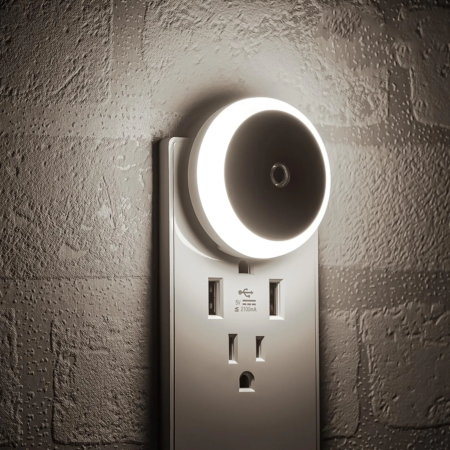 LED Night Light Plug in, Dusk to Dawn Sensor, Auto Dim, Energy Saving, Cool White, Nightlight Plug into Wall for Bathroom, Hallway, Kitchen, Stairway, Round, 2 Pack